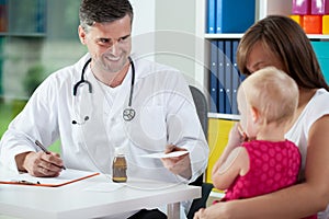 Pediatrist prescribe medicine