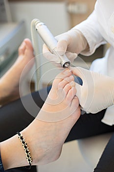 Pedicure grinding toe nails