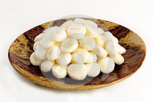 Peel raw chinese water chestnut photo