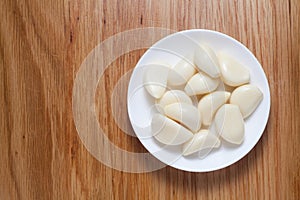 peeled garlic