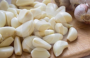 Pelato aglio chiodo di garofano cucinando 
