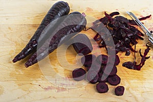 Peeled And Whole Organic Black Carrots