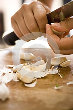 Peeling garlic