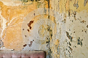 Peeling grunge wall background texture