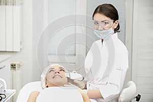 Peeling patient's face