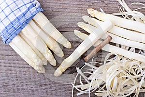 Peeling, white asparagus