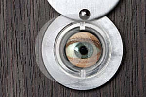 Peephole with eye horizontally 1