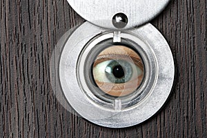 Peephole with eye horizontally