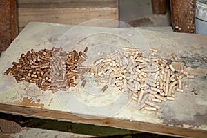 Pellet production process for heating compressed wood shavings