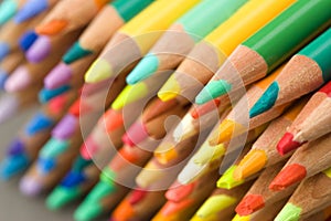 Pencil crayons - points - narrow DOF