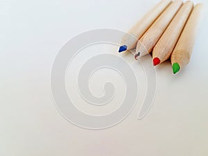 Pencils in a box with one broken pencil