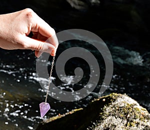 Pendulum dowser with amethyst