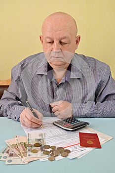 The pensioner counts cash expenditures on utility payments