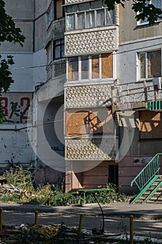 people begin to return to the destroyed building and rebuild apartments