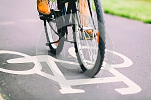 People cycling bike commuting