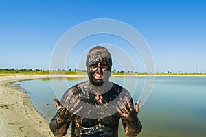 People are doing mud therapy