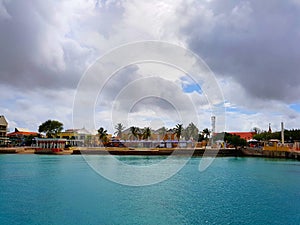 People enjoy the cruise ship monarch travelling to aruba, bonaire, curacao, panama and cartagena photo