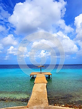 People enjoy the cruise ship monarch travelling to aruba, bonaire, curacao, panama and cartagena photo