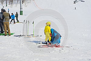 People enjoy ski at Niseko Annupuri Kokusai Ski Area at Niseko