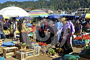 People at FarmerÃÂ´s market, San Juan Chamula, Mexico