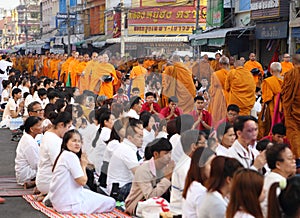 People give food offerings to 12,357 Buddhist monks