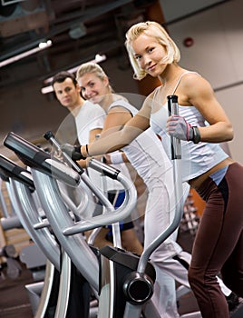 People jogging in a gym