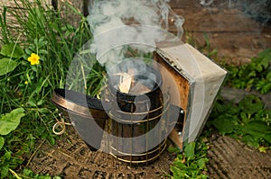 People kindle device for fumigating the bees with smoke