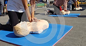 People learning how make first aid heart compressions