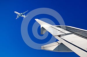 people looks at the sky from the window of the plane