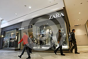 People in mall - Zara store
