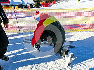 Lidé odpočívající v Tatranské Lomnici, oblíbeném lyžařském středisku ve Vysokých Tatrách