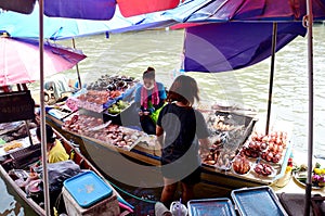 People sale food and seafood on boat for traveller at Amphawa Fl