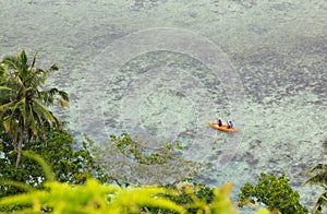 Das Meer Kajak auf der insel Küste tropisch das Meer 