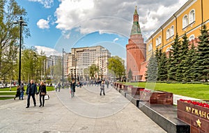 People walking along of the Kremlin walls in Alexander garden.