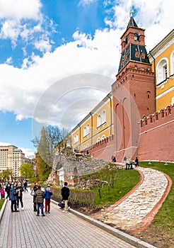 People walking along of the Kremlin walls in Alexander garden.