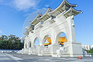 People walking through Arch of the Liberty Square at Chiang Kai-shek Memorial Hall