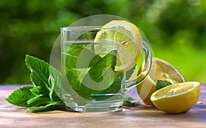 Peppermint tea with lemon