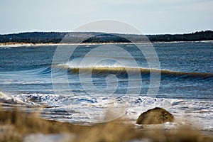 Perfect wave on a sunny day with foreground background bohkeh