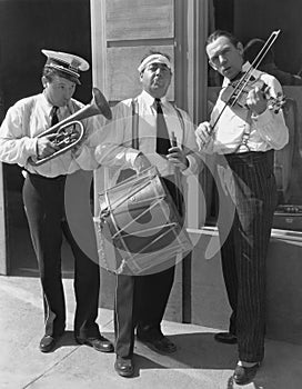 PERFORMERS / MUSICIANS