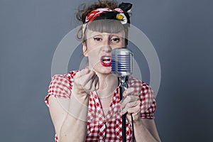 Performing 30s female rocker and vocal artist with retro style