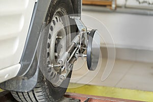 Performing wheel alignment works at the service station