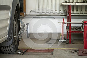 Performing wheel alignment works at the service station