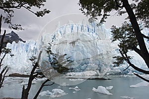 Perito moreno glaciar photo