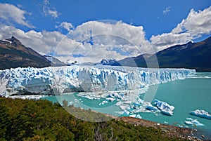 Perito moreno glacier img