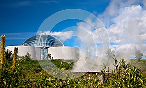 The Perlan and small geyser