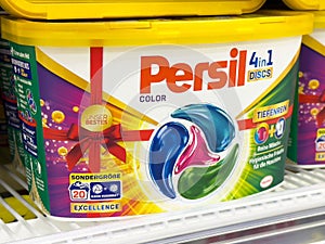 Persil 4in1 laundry discs in yellow container on store shelf