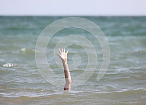 person during the drowning in the sea asking for help