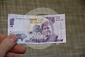 Person holding the 20 Kwacha Zambian paper money