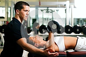 Personal Trainer in gym