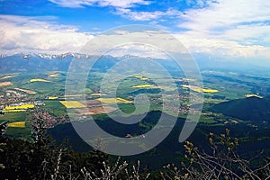 Výhled na horní Liptov z vrchu Poludnica